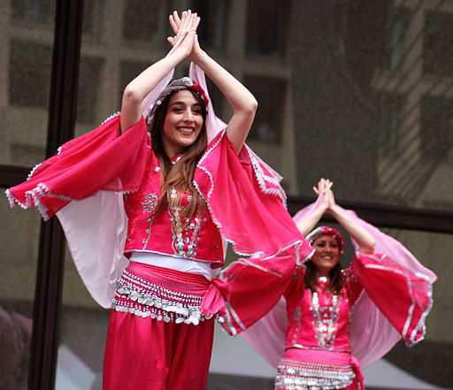 512px-Turkish_dancing_in_Chicago